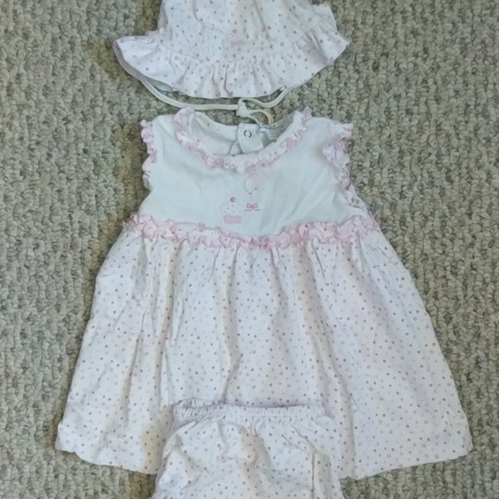 Special girl's 1st birthday cupcake dress and hat